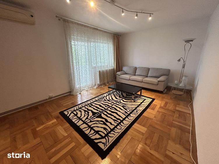 Apartament cu 3 camere decomandat în Girocului