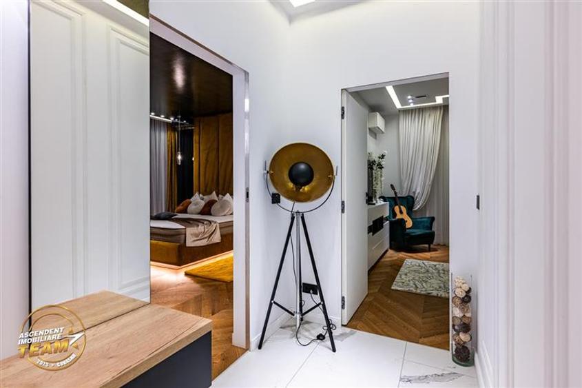Apartament cu 4 camere decomandat în Central