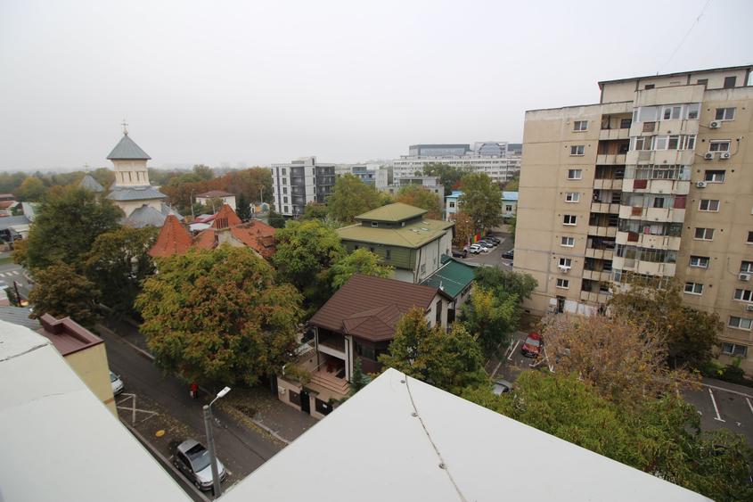 Apartament cu 2 camere decomandat în Eroii Revoluției