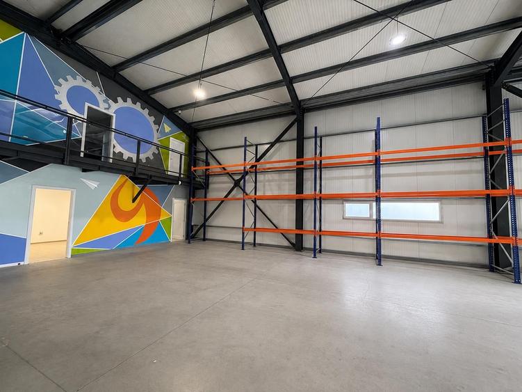 Spațiu industrial, de 200 mp, în Est