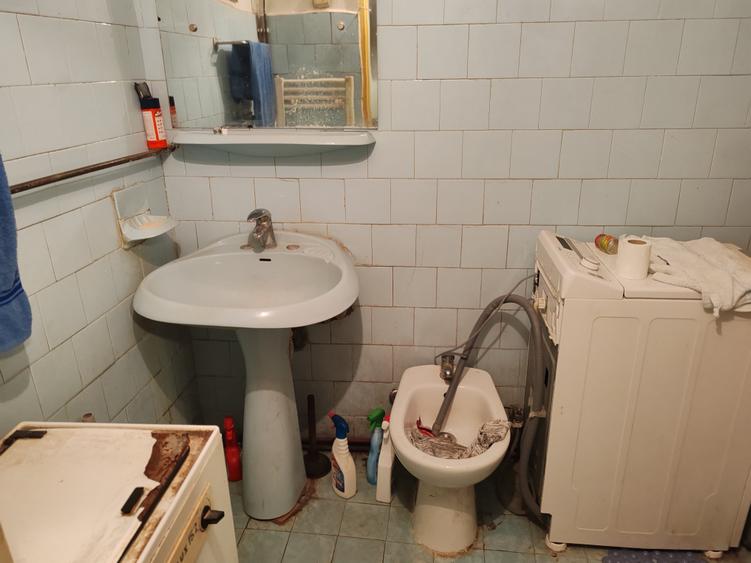 Casă cu 4 camere cu Canalizare în Central