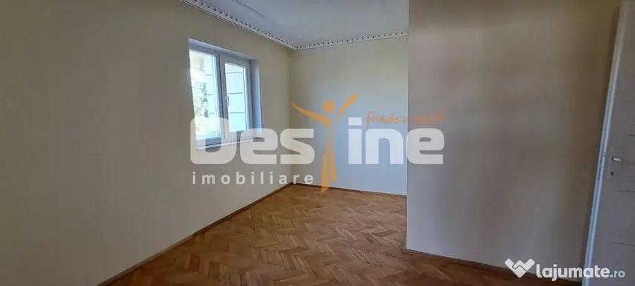 Casă cu 14 camere cu Teren 4000 Mp în Central
