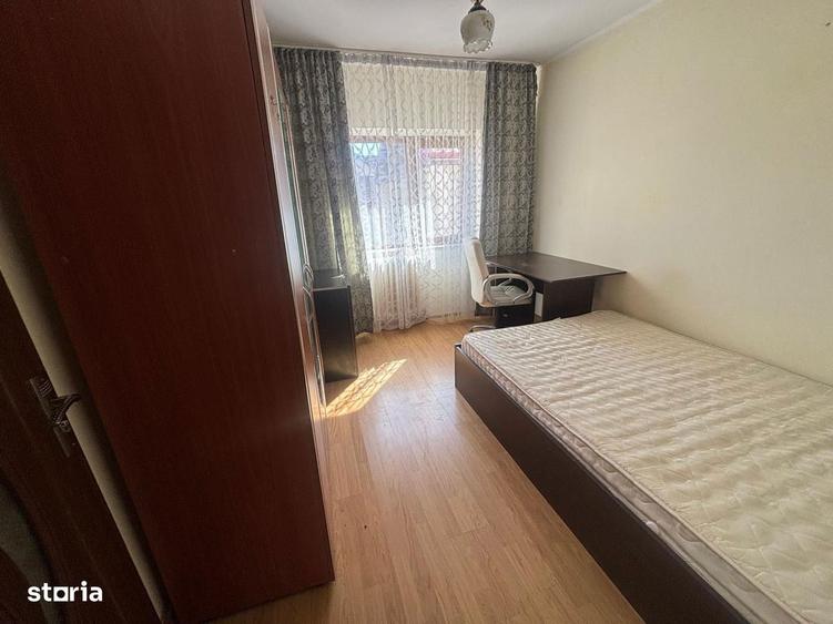 Apartament cu 4 camere decomandat, mobilat în Central