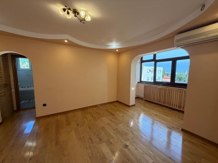Apartament cu 3 camere semidecomandat în Vest