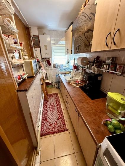Apartament cu 3 camere semidecomandat, mobilat în Micro 19