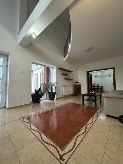 Casă cu 5 camere cu Teren 400 Mp în Central