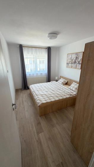 Apartament cu 2 camere decomandat în 1 Decembrie