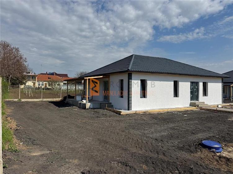 Casă individuală cu 4 camere cu Canalizare în Merei