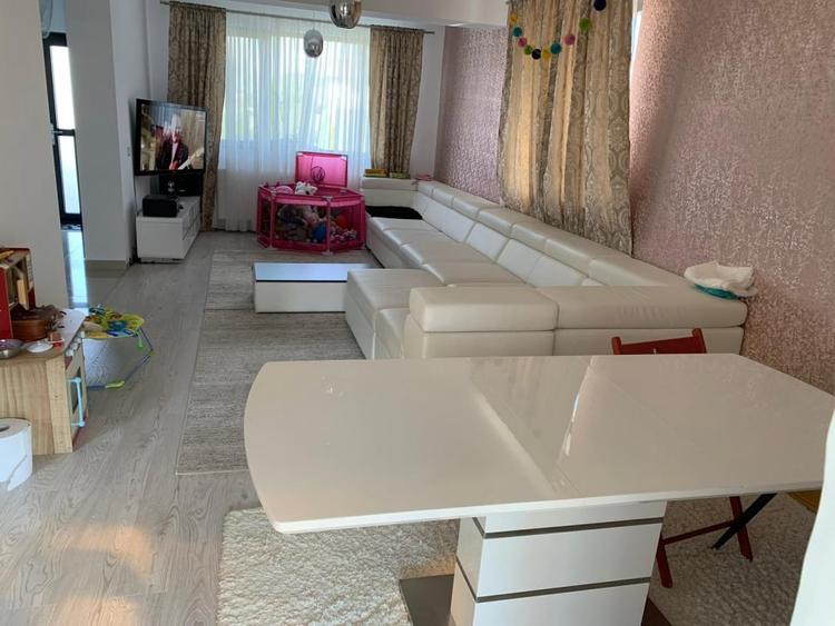 Duplex cu 4 camere cu Canalizare în Domnești