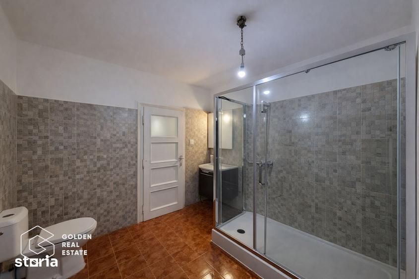 Casă cu 9 camere cu Teren 347 Mp în Vladimirescu