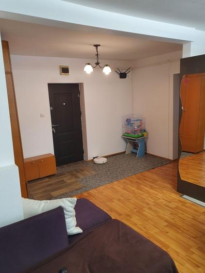 Apartament cu 3 camere decomandat în Tătărași
