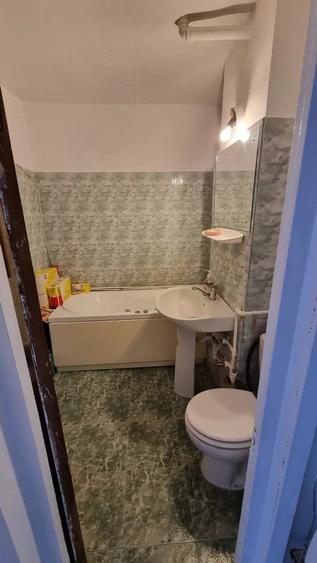 Apartament cu 3 camere decomandat în Exterior Vest