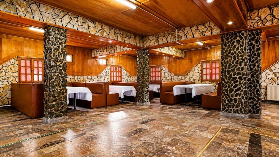 Spațiu comercial, de 258.39999389648 mp, în Central