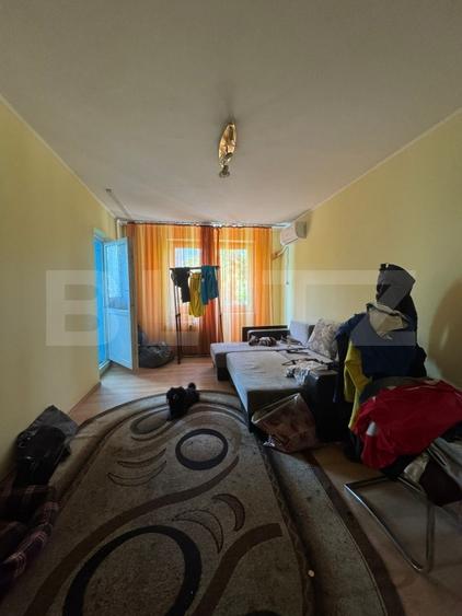Apartament cu 4 camere nedecomandat în Sebastian