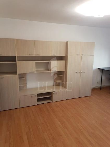 Apartament cu 4 camere decomandat, mobilat în Mărăști