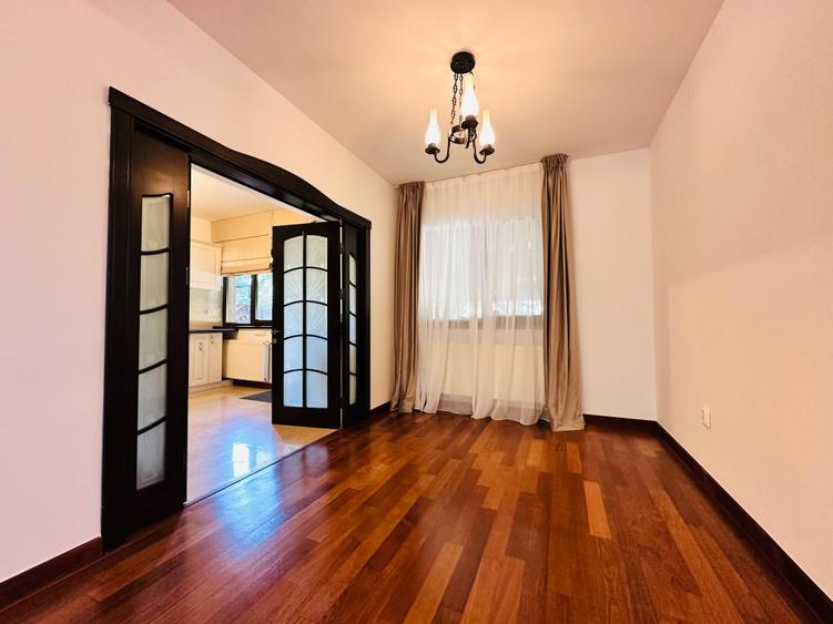 Casă individuală cu 5 camere cu Teren 513 Mp în Tunari