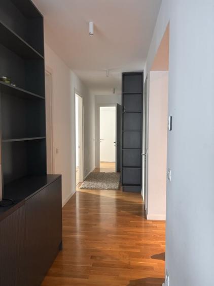 Apartament cu 3 camere semidecomandat în Herăstrău