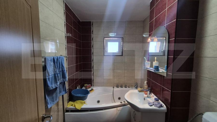 Apartament cu 3 camere decomandat în Carpați 2