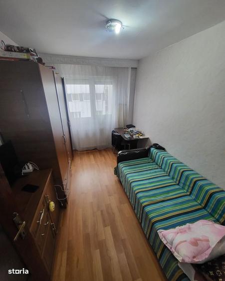 Apartament cu 3 camere decomandat în Mioriței