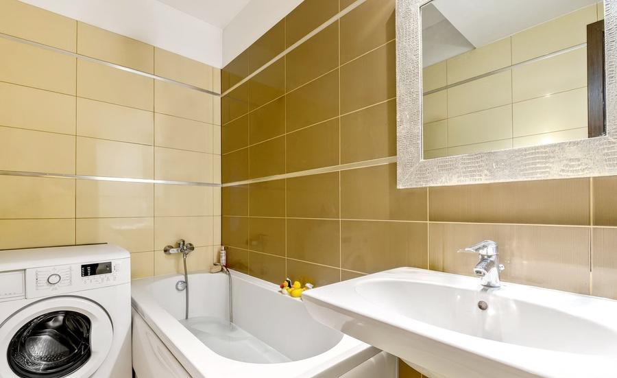 Apartament cu 3 camere decomandat în Victoriei