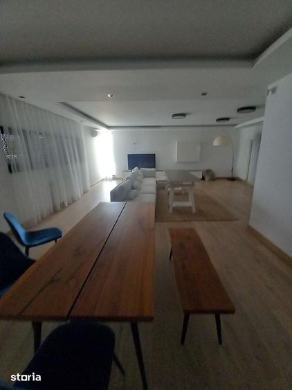 Casă cu 6 camere cu Teren 386 Mp în Băneasa