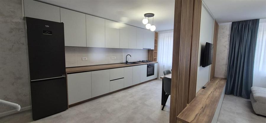 Apartament cu 3 camere semidecomandat, mobilat în Hipodrom 4