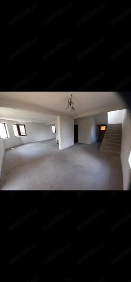 Casă cu 4 camere cu Teren 1000 Mp în Țepu