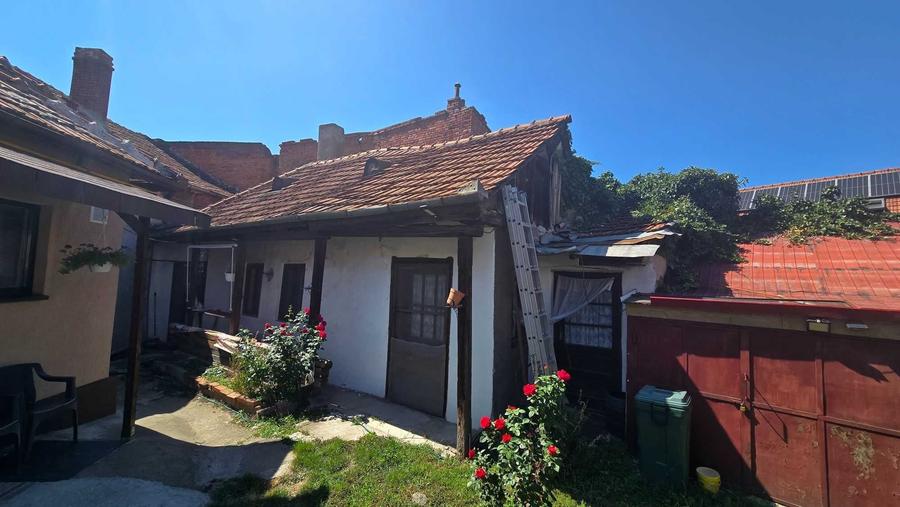 Casă cu 2 camere cu Teren 80 Mp în Central