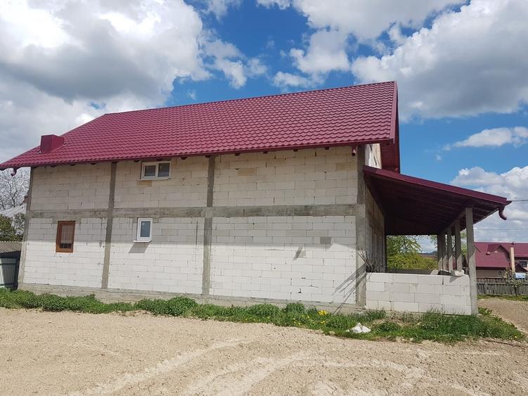 Casă cu 3 camere în Mitocu Dragomirnei