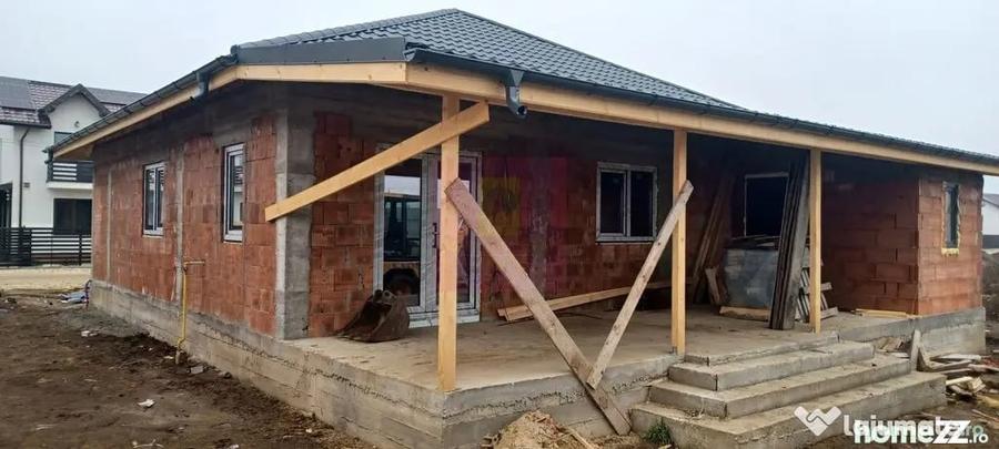 Casă cu 4 camere cu Teren 478 Mp în Săbăreni