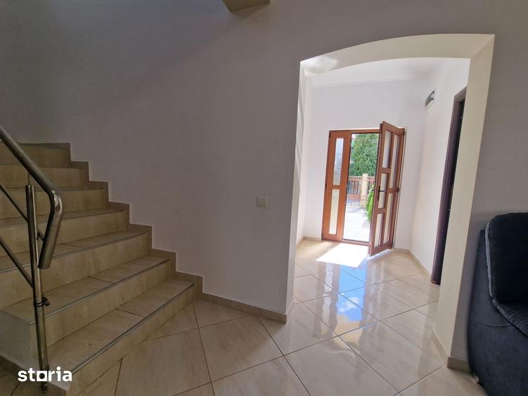 Casă cu 5 camere cu Teren 300 Mp în Central