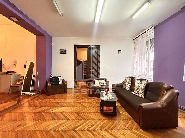 Apartament cu 4 camere circular, mobilat în P-ța Maria
