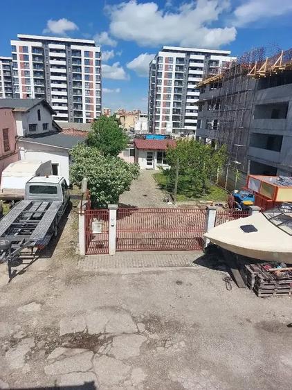 Casă cu 8 camere cu Teren 580 Mp în Central