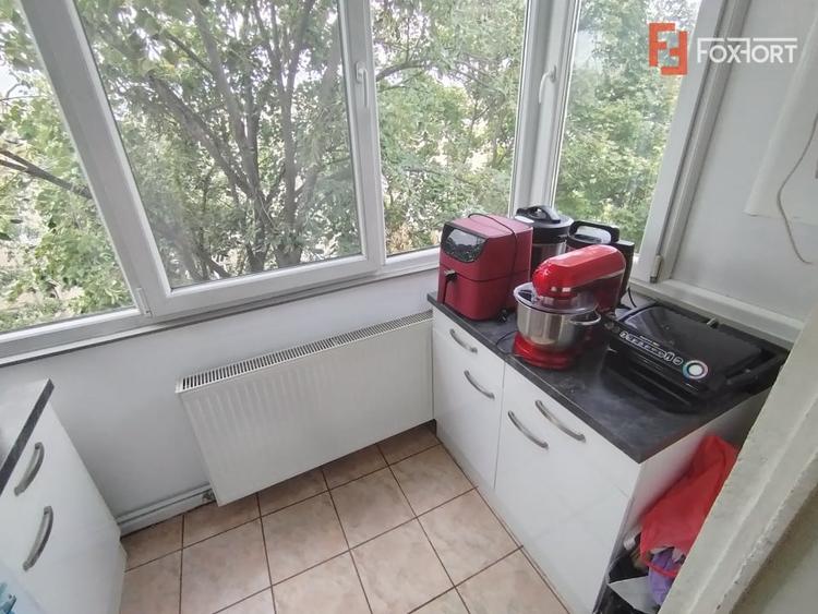Apartament cu 3 camere decomandat, mobilat în Girocului