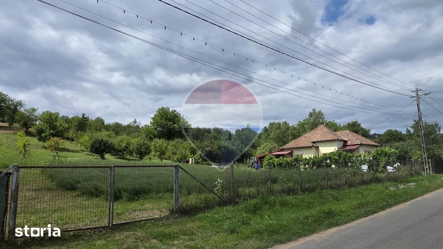Casă cu 2 camere cu Teren 2800 Mp în Elciu