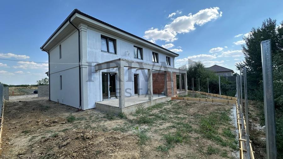 Duplex cu 5 camere cu Canalizare în Moșnița Nouă