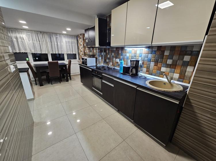 Apartament cu 3 camere decomandat în Decebal