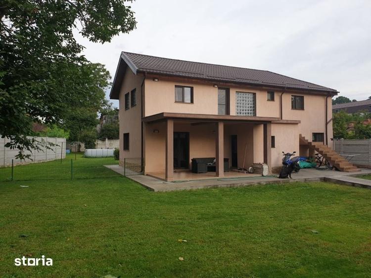 Casă cu 8 camere cu Teren 950 Mp în Brestei