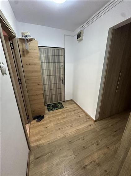 Apartament cu 3 camere decomandat, mobilat în Lipovei