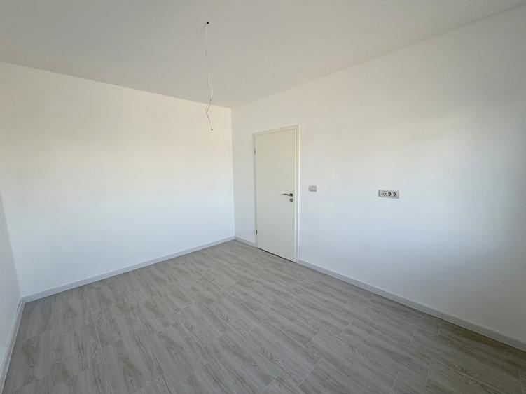 Duplex cu 3 camere cu Canalizare în Moșnița Veche