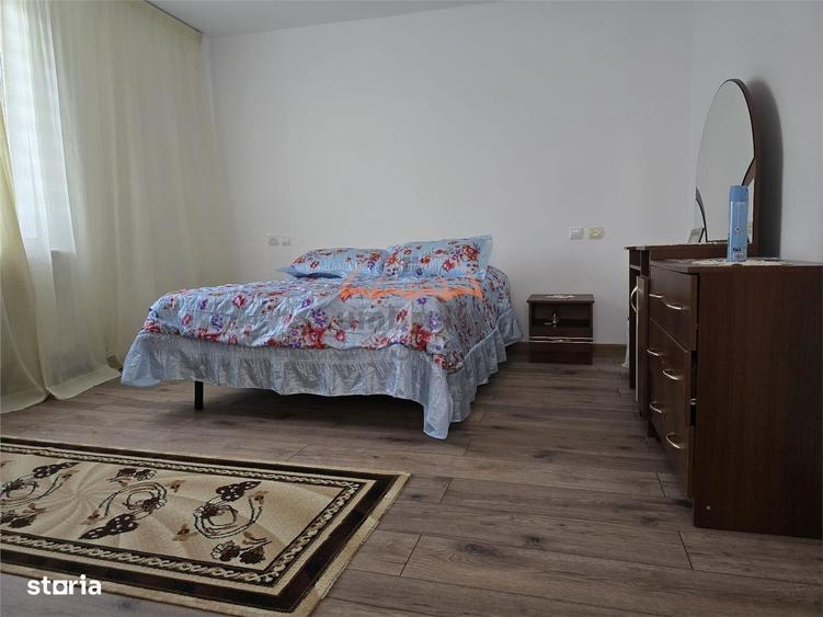 Casă cu 4 camere cu Teren 2424 Mp în Fundătura
