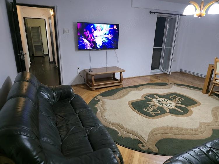 Apartament cu 4 camere decomandat în Central