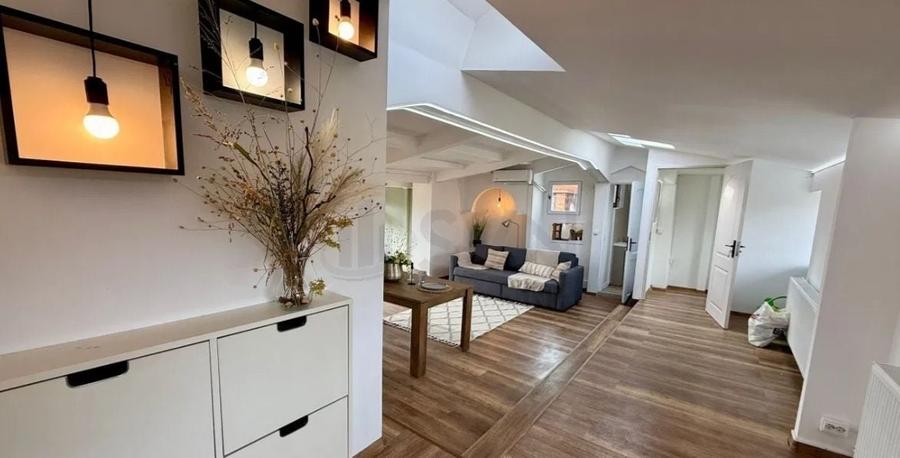 Apartament cu 4 camere decomandat în Central