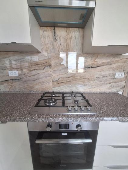 Apartament cu 3 camere decomandat în Medicină
