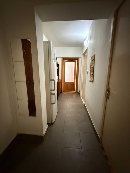 Apartament cu 3 camere semidecomandat în Central