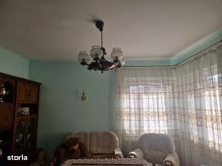 Casă cu 3 camere semidecomandat în Central