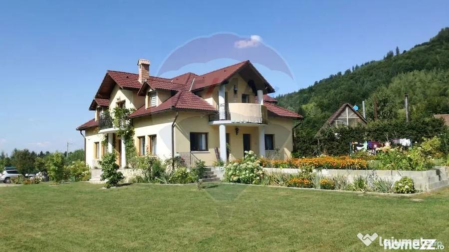 Casă cu 10 camere cu Teren 2789 Mp în Glăjărie