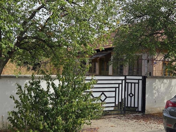 Casă individuală cu 3 camere cu Teren 1000 Mp în Preajba
