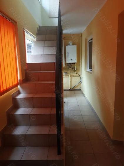 Casă cu 5 camere în Roșu