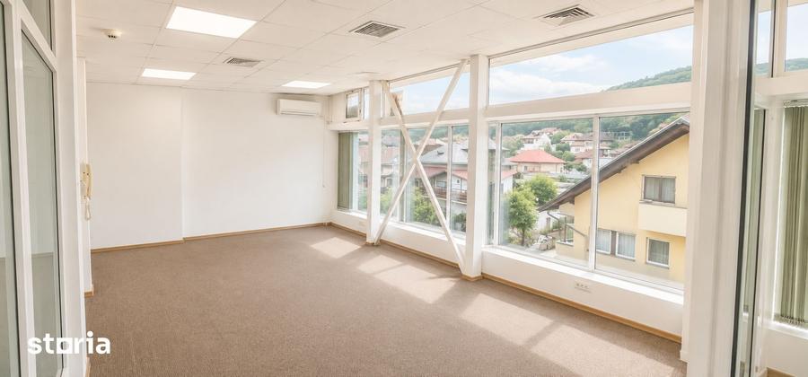 Spațiu comercial, de 600 mp, în Central